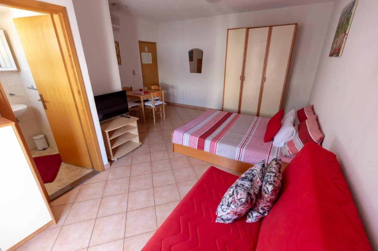 Apartments Elena Tučepi Extérieur photo