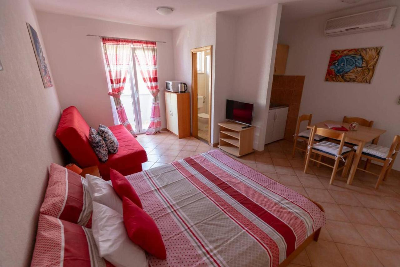 Apartments Elena Tučepi Extérieur photo